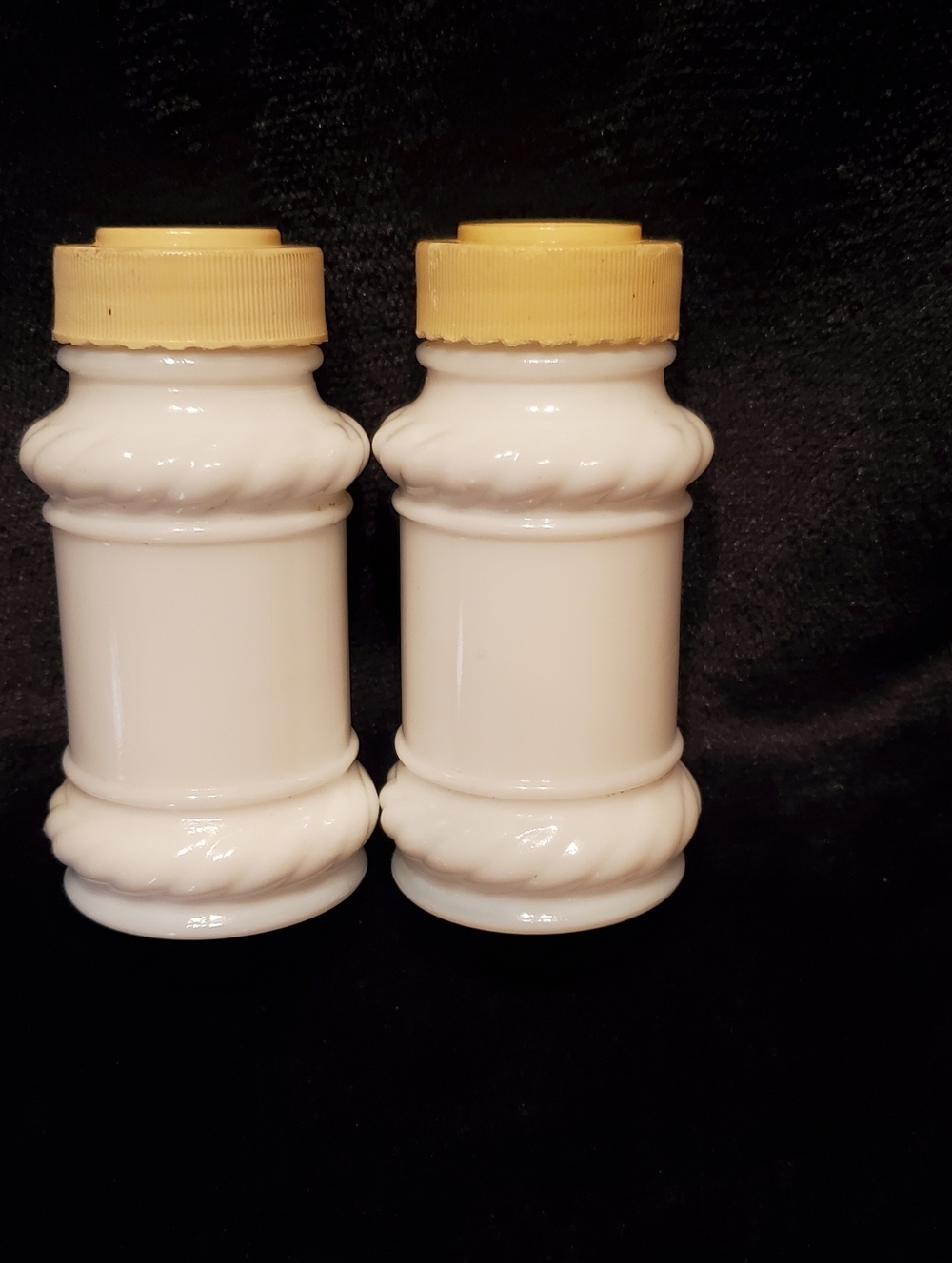 Vintage - Lot of 2 Milk Glass Salt and Pepper Shaker Set Cottagecore